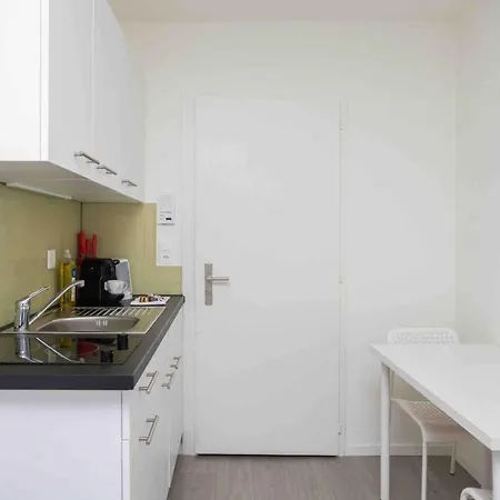 דירה Downtown Deluxe With Queen Bed Be-35
